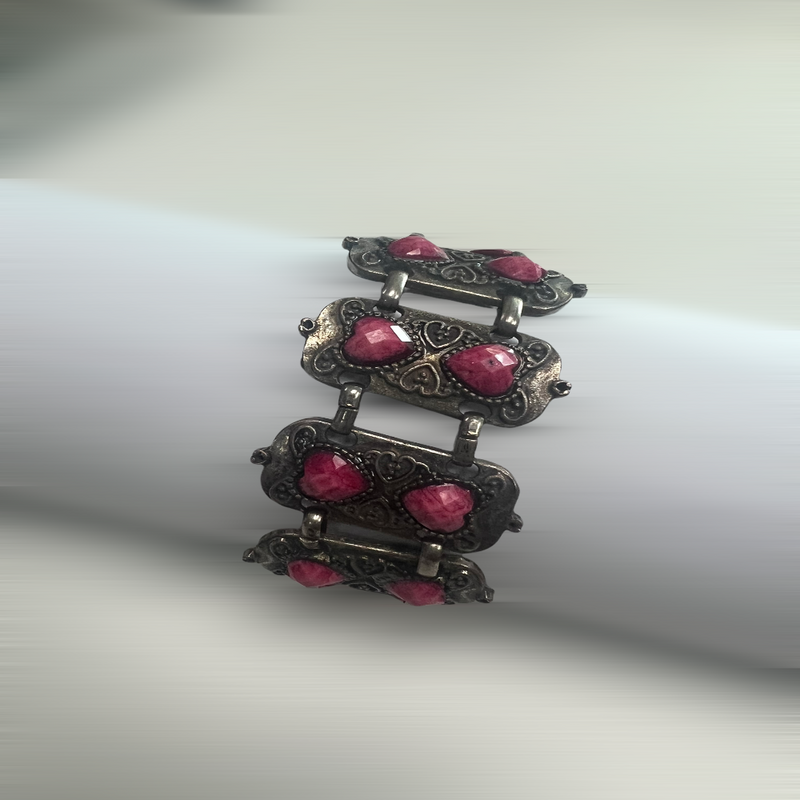Vintage Bracelet with Heart Beads Design